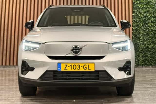 Volvo EX40 (2024) thumbnail 2