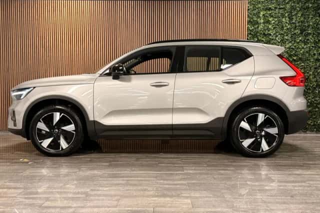 Volvo EX40 (2024) thumbnail 5