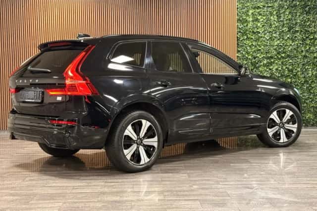 Volvo XC60 (2022) thumbnail 3