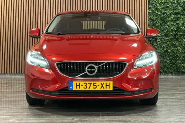 Volvo V40 (2020) thumbnail 2