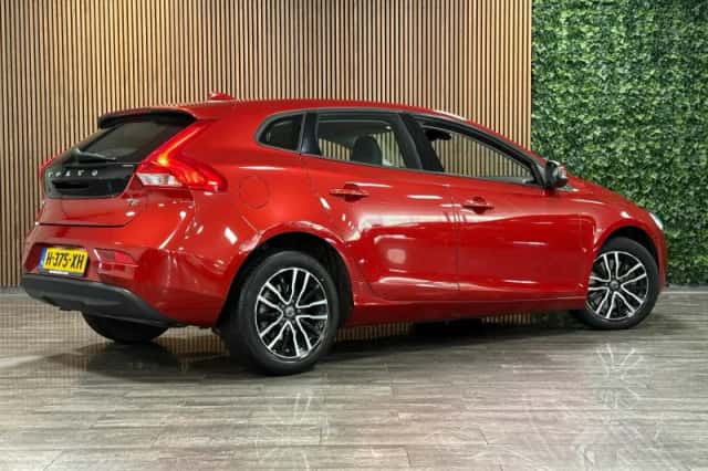Volvo V40 (2020) thumbnail 3