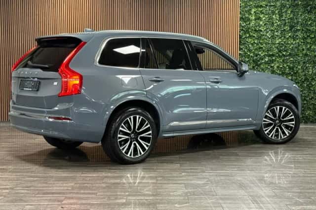 Volvo XC90 (2022) thumbnail 3