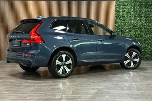 Volvo XC60 (2023) thumbnail 3
