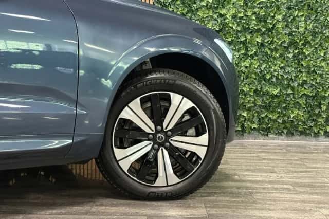 Volvo XC60 (2023) thumbnail 4