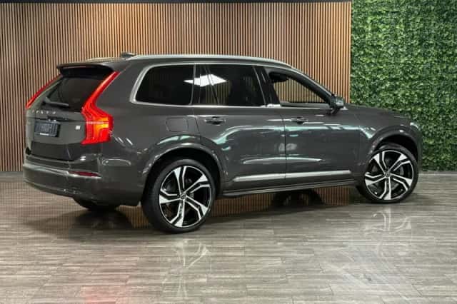Volvo XC90 (2023) thumbnail 3