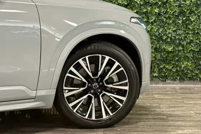 Volvo XC90 (2024) thumbnail 4