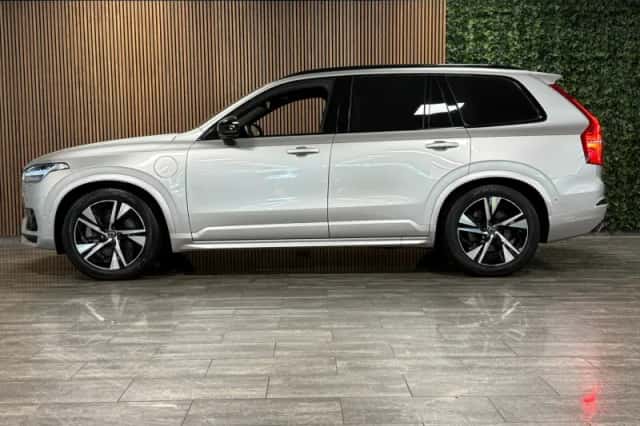 Volvo XC90 (2022) thumbnail 5