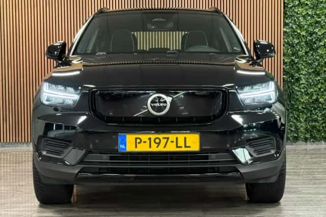 Volvo XC40 (2022) thumbnail 2