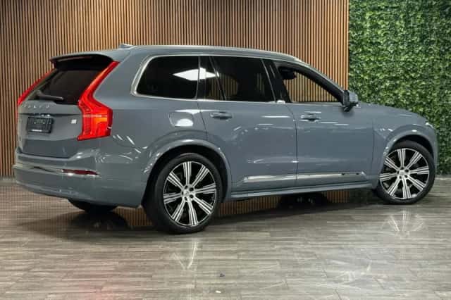 Volvo XC90 (2023) thumbnail 3