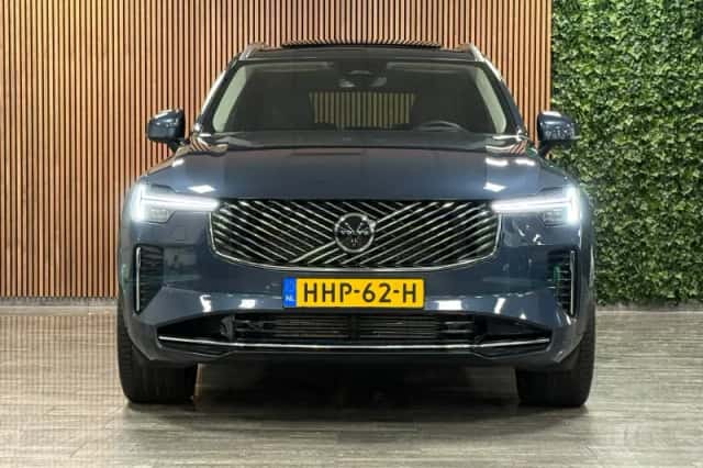Volvo XC90 (2025) thumbnail 2