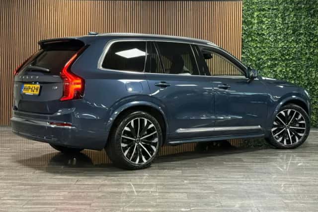 Volvo XC90 (2025) thumbnail 3