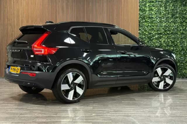 Volvo XC40 (2022) thumbnail 3