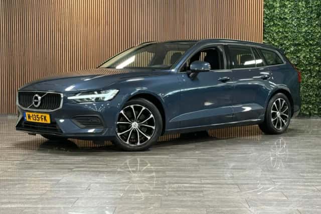 Volvo V60 (2021) thumbnail 1
