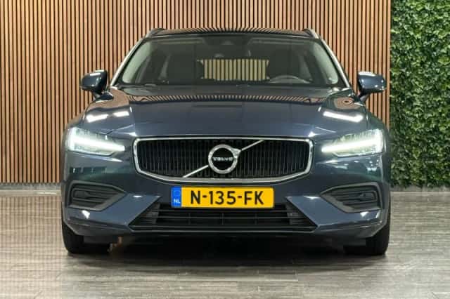 Volvo V60 (2021) thumbnail 2