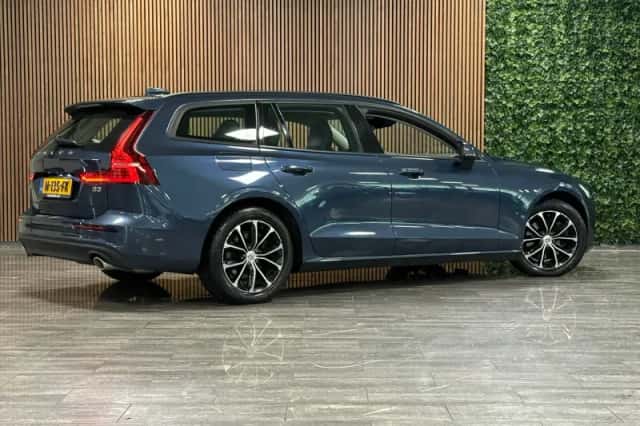 Volvo V60 (2021) thumbnail 3