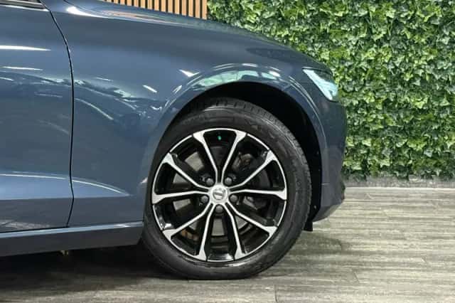 Volvo V60 (2021) thumbnail 4