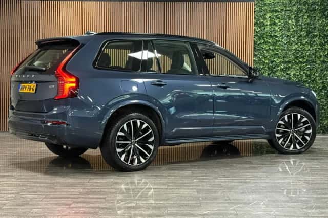 Volvo XC90 (2025) thumbnail 3