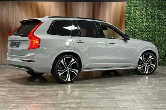 Volvo XC90 (2025) thumbnail 3