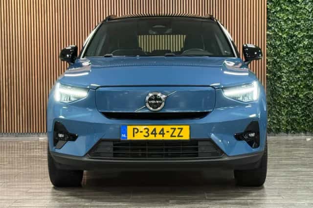 Volvo XC40 (2022) thumbnail 2