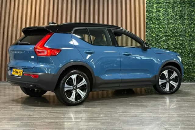 Volvo XC40 (2022) thumbnail 3