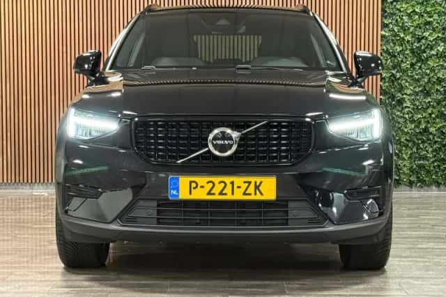 Volvo XC40 (2022) thumbnail 2
