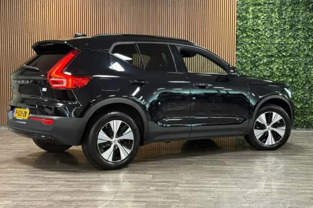 Volvo XC40 (2022) thumbnail 3