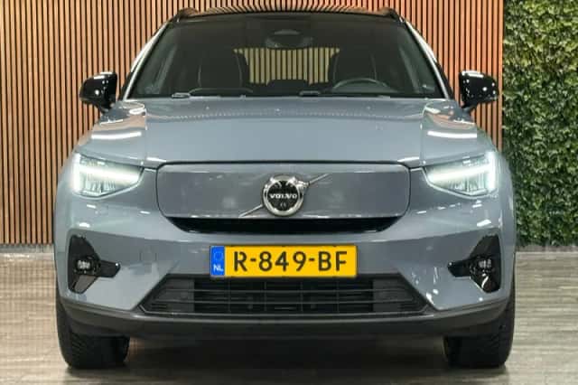 Volvo XC40 (2022) thumbnail 2