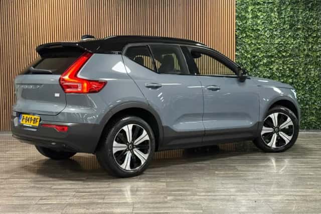 Volvo XC40 (2022) thumbnail 3