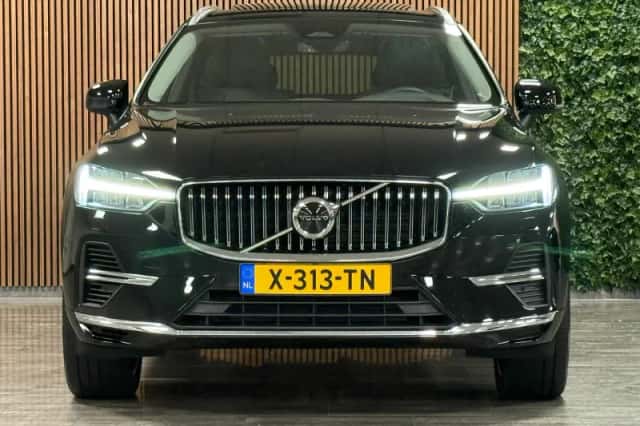 Volvo XC60 (2023) thumbnail 2
