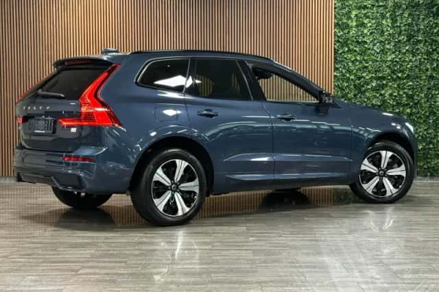 Volvo XC60 (2023) thumbnail 3