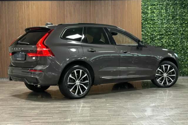 Volvo XC60 (2023) thumbnail 3