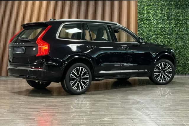 Volvo XC90 (2023) thumbnail 3