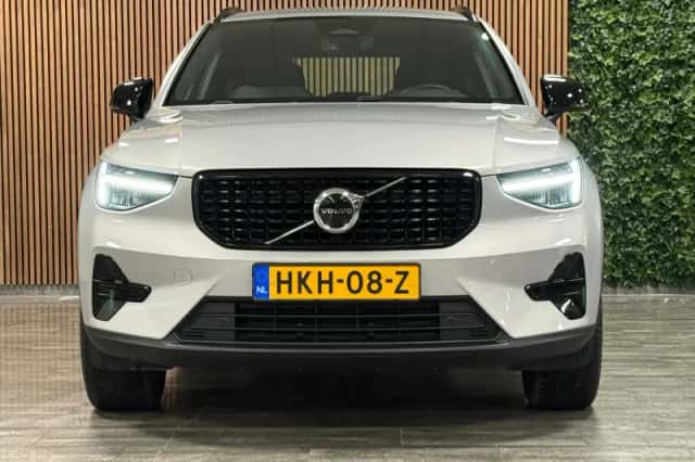Volvo XC40 (2025) thumbnail 2