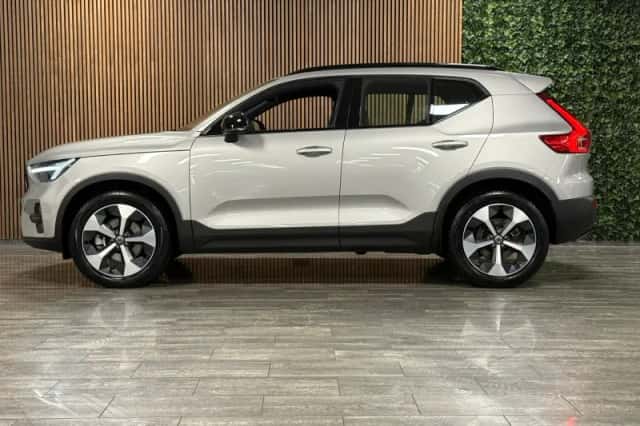 Volvo XC40 (2025) thumbnail 5