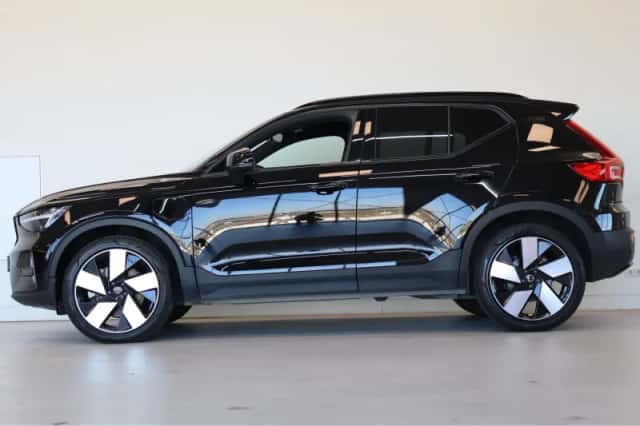 Volvo XC40 (2023) thumbnail 2
