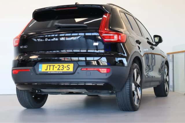 Volvo XC40 (2023) thumbnail 3