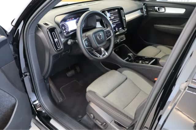 Volvo XC40 (2023) thumbnail 4