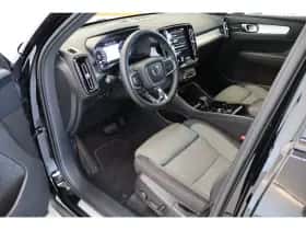 Volvo XC40 (2023) thumbnail 4