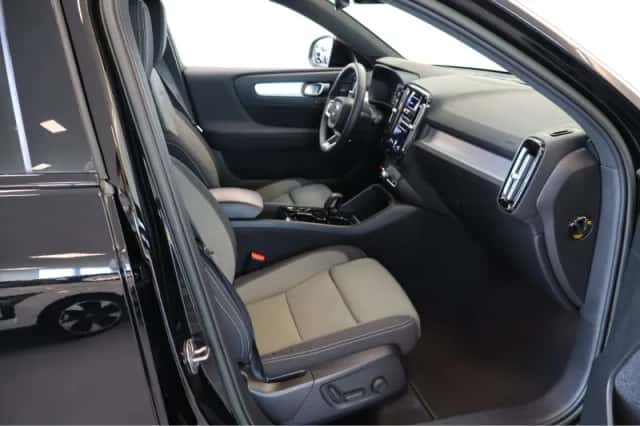 Volvo XC40 (2023) thumbnail 6