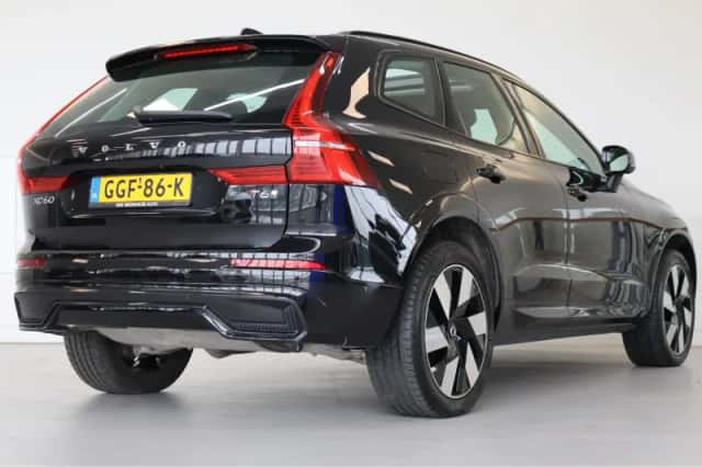 Volvo XC60 (2024) thumbnail 3