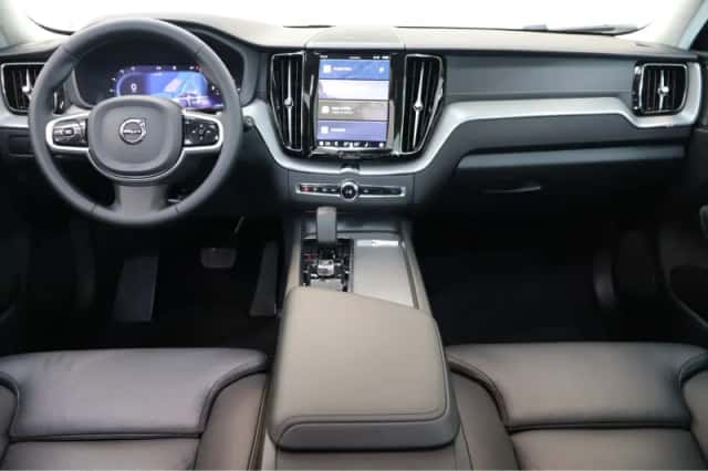 Volvo XC60 (2024) thumbnail 5
