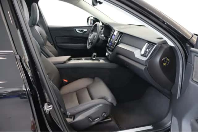 Volvo XC60 (2024) thumbnail 6