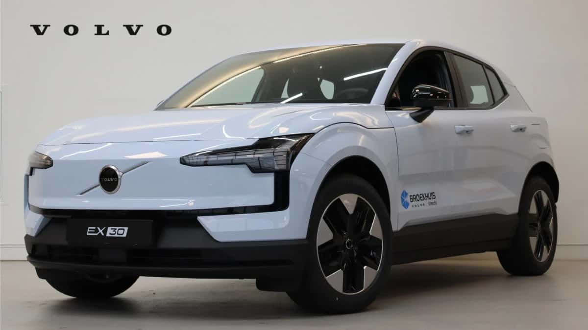 Volvo EX30 (2025) — foto 1