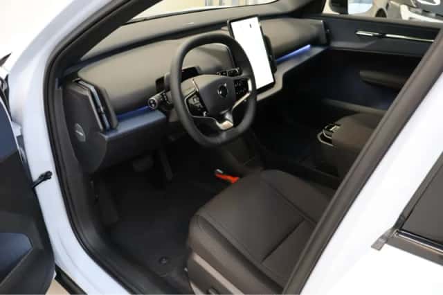 Volvo EX30 (2025) thumbnail 4