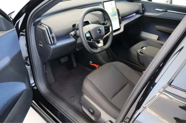 Volvo EX30 (2026) thumbnail 4