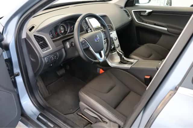 Volvo XC60 (2016) thumbnail 4