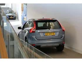 Volvo XC60 (2016) thumbnail 37