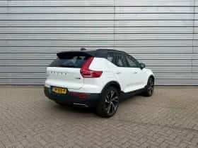 Volvo XC40 (2018) thumbnail 3