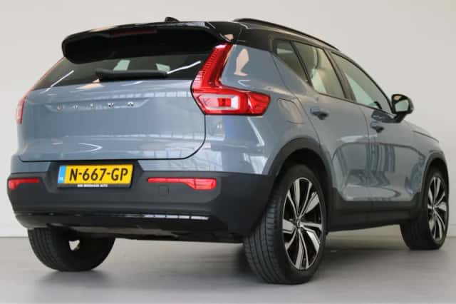 Volvo XC40 (2021) thumbnail 3