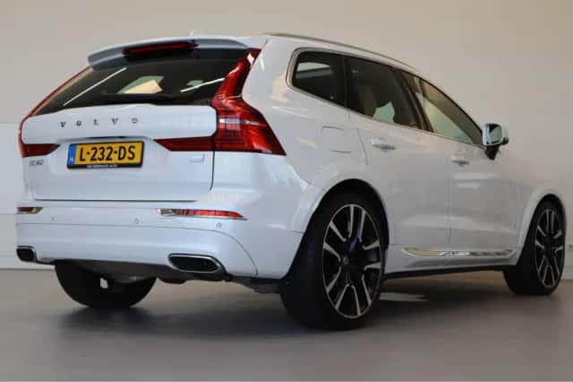 Volvo XC60 (2021) thumbnail 3